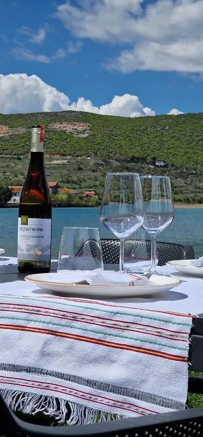 Maison d'hôtes Vila 43 Lini Albanie